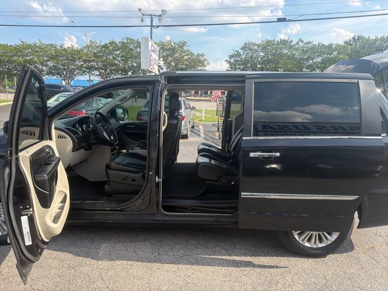 Chrysler Town & Country Limited 2014
