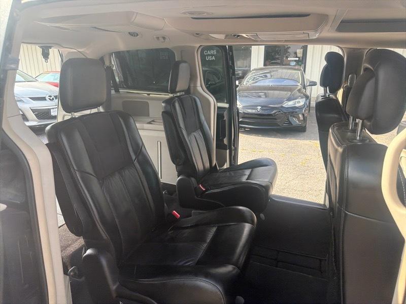 Chrysler Town & Country Limited 2014