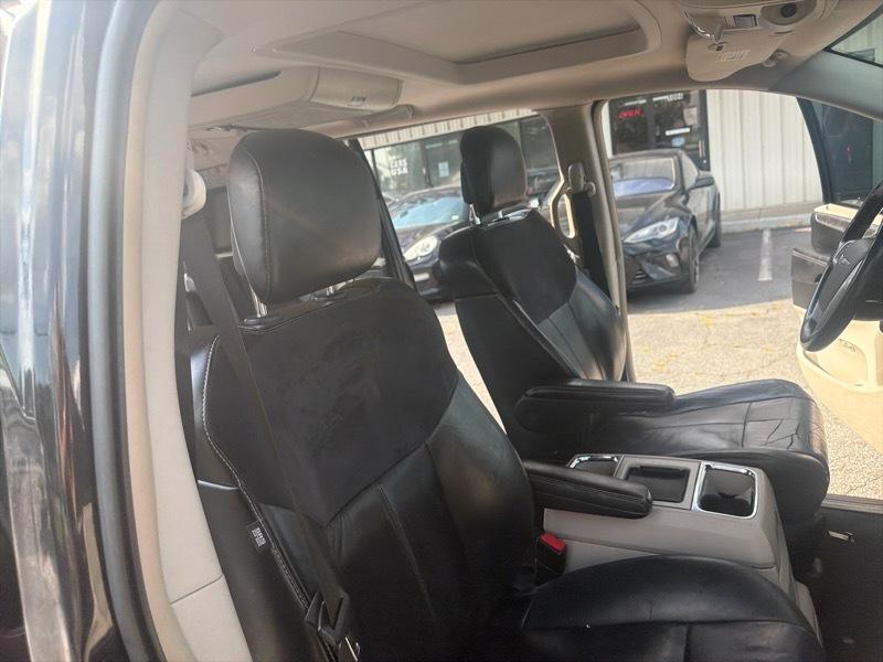 Chrysler Town & Country Limited 2014