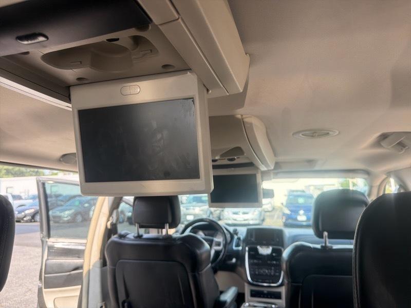 Chrysler Town & Country Limited 2014