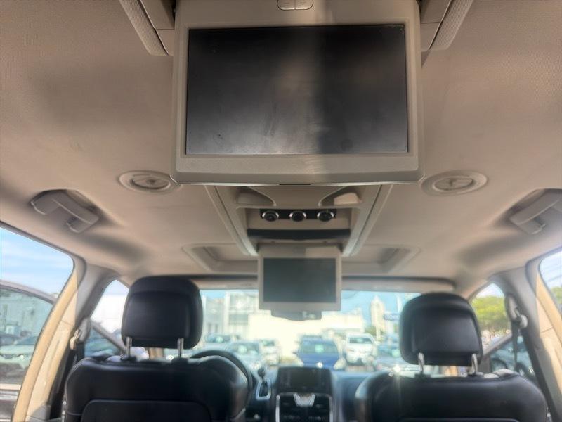 Chrysler Town & Country Limited 2014