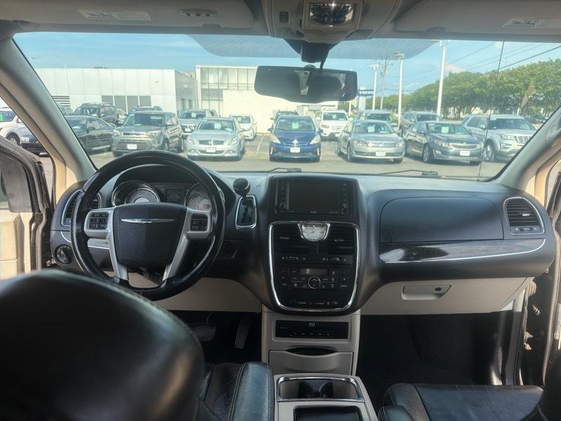 Chrysler Town & Country Limited 2014