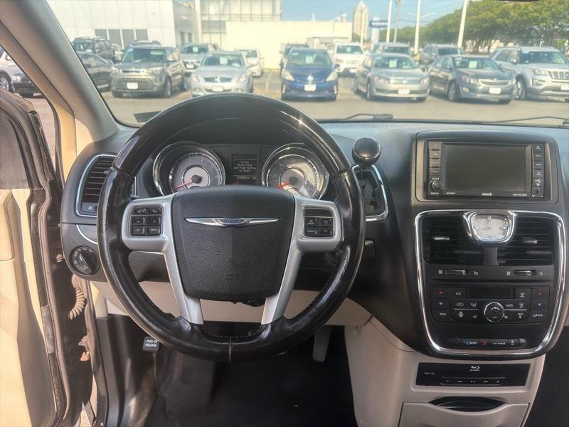 Chrysler Town & Country Limited 2014