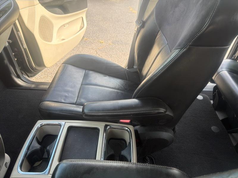 Chrysler Town & Country Limited 2014