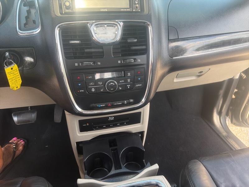 Chrysler Town & Country Limited 2014