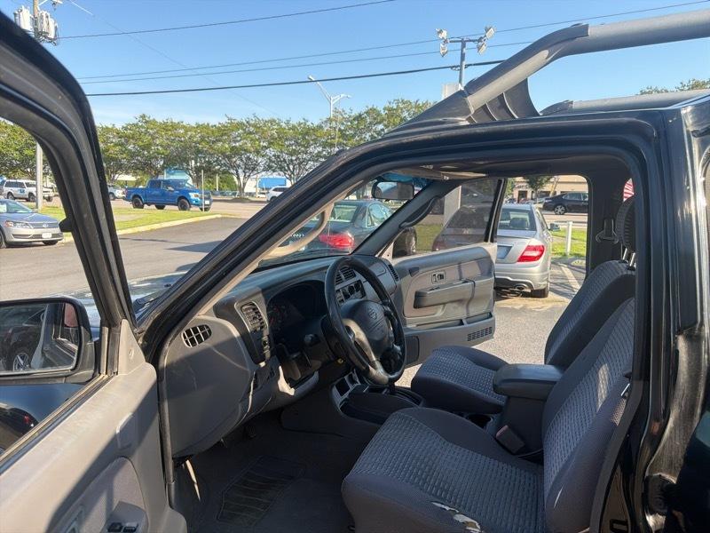 Nissan Xterra XE 2WD 2000