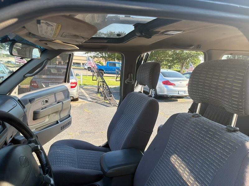 Nissan Xterra XE 2WD 2000