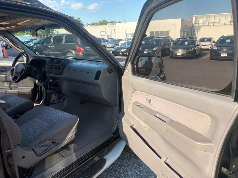 Nissan Xterra XE 2WD 2000