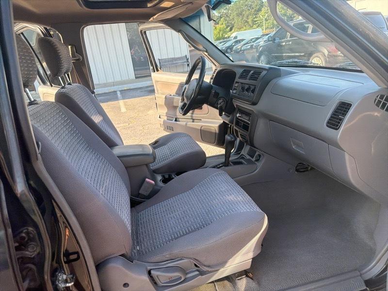 Nissan Xterra XE 2WD 2000