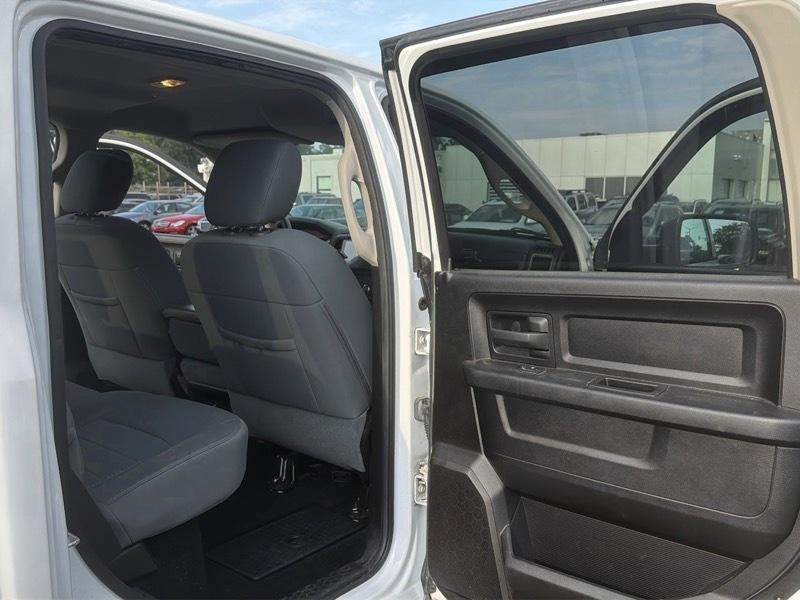 RAM 1500 Tradesman Crew Cab SWB 2WD 2013