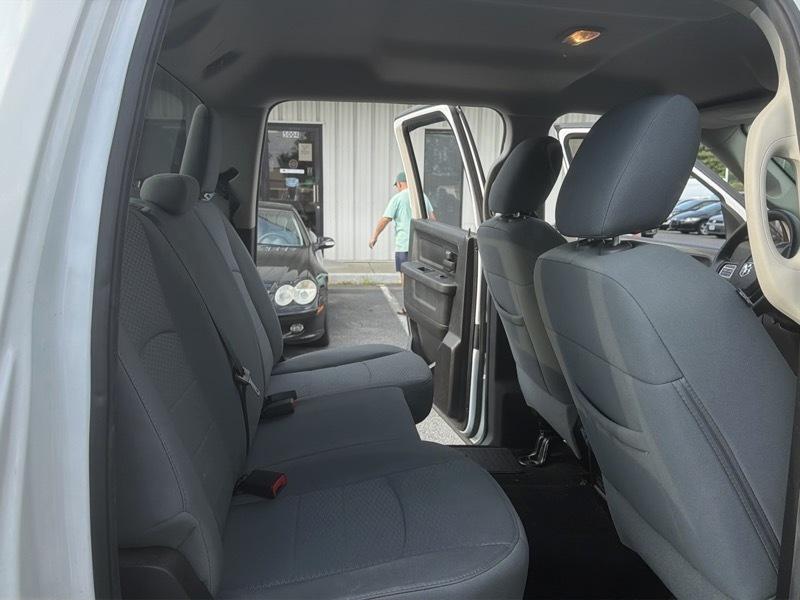 RAM 1500 Tradesman Crew Cab SWB 2WD 2013