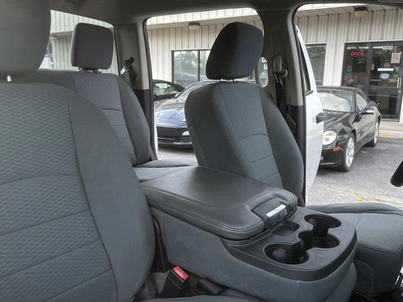 RAM 1500 Tradesman Crew Cab SWB 2WD 2013