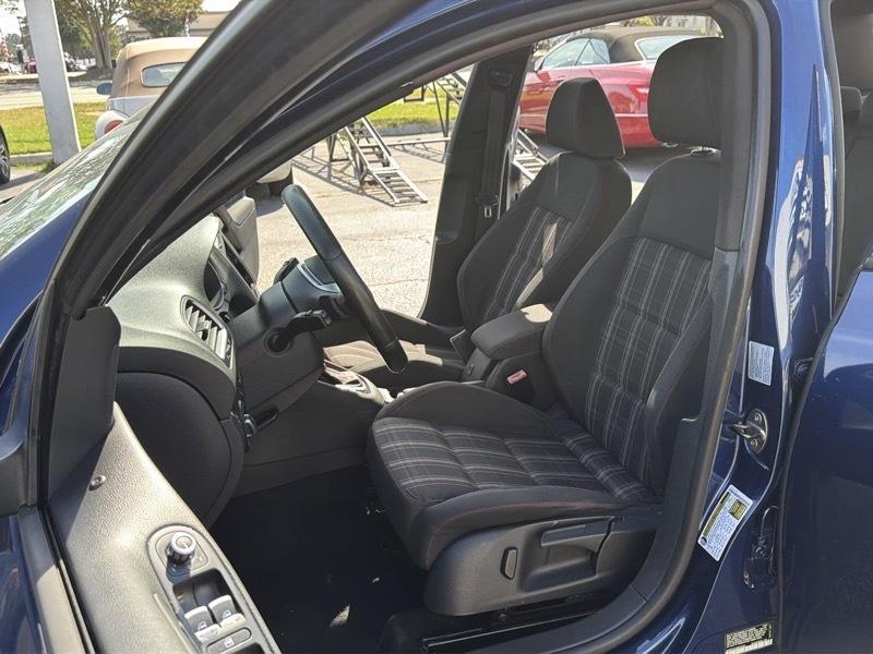 Volkswagen GTI 2.0T Sedan 2010