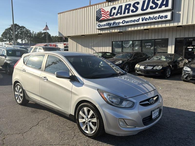 Hyundai Accent SE 5-Door 2012