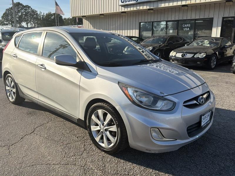 Hyundai Accent SE 5-Door 2012