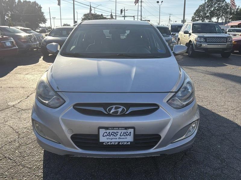 Hyundai Accent SE 5-Door 2012