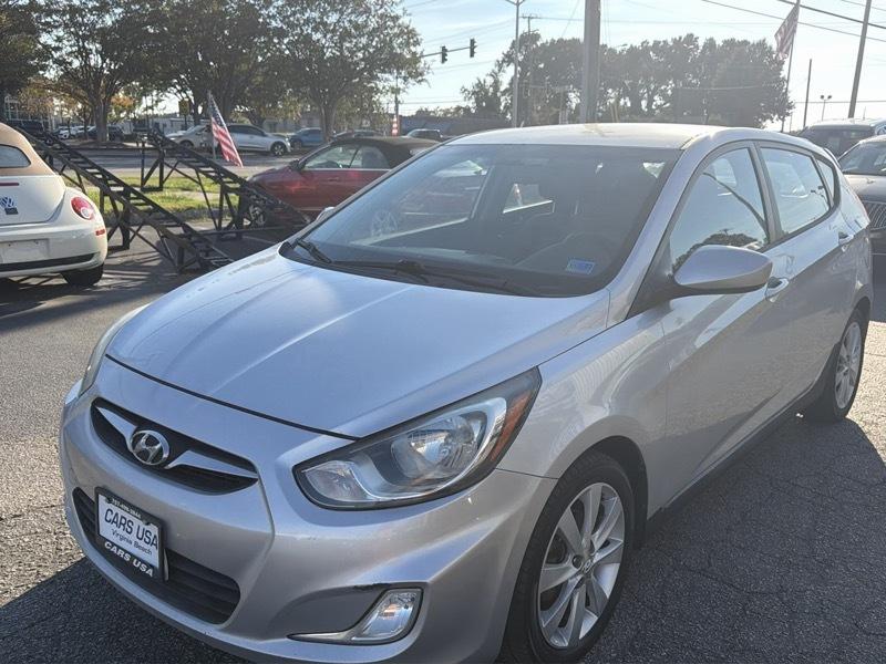 Hyundai Accent SE 5-Door 2012