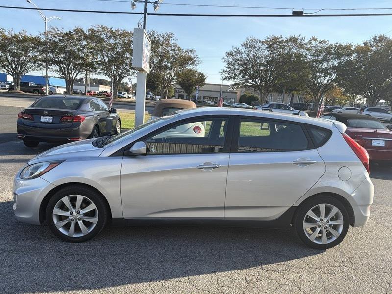Hyundai Accent SE 5-Door 2012