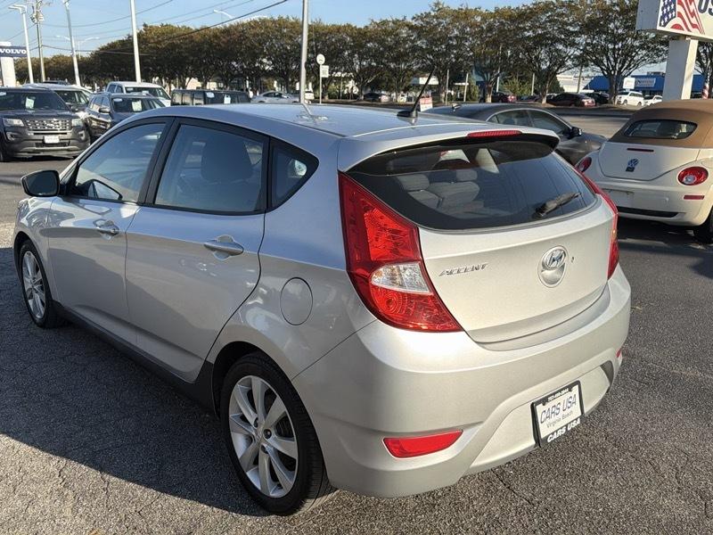 Hyundai Accent SE 5-Door 2012