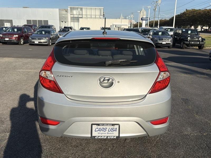 Hyundai Accent SE 5-Door 2012