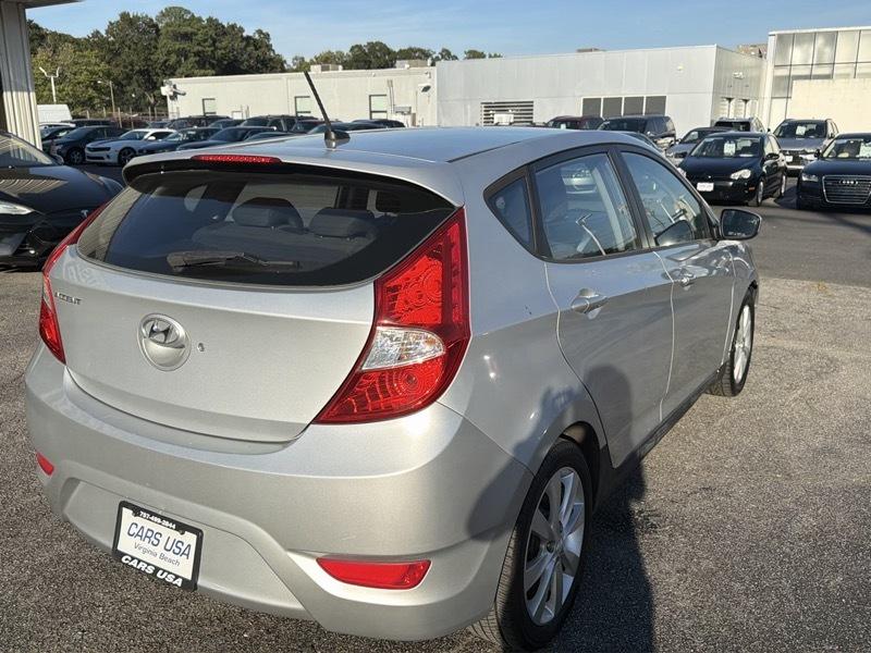 Hyundai Accent SE 5-Door 2012