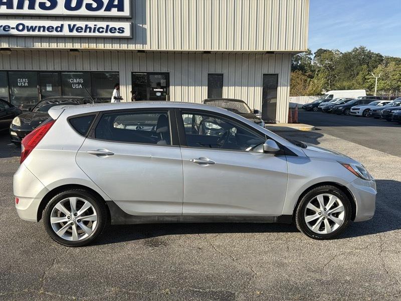 Hyundai Accent SE 5-Door 2012