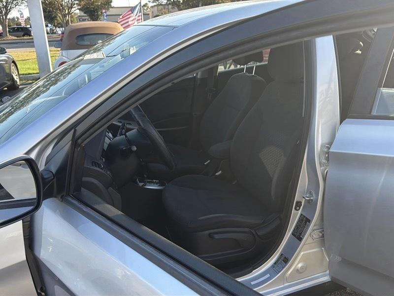 Hyundai Accent SE 5-Door 2012