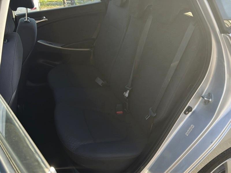 Hyundai Accent SE 5-Door 2012