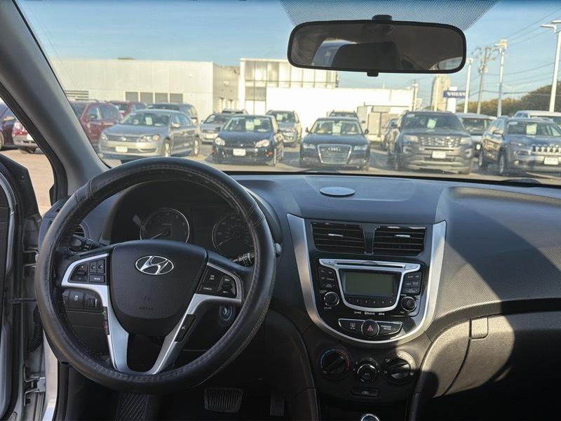 Hyundai Accent SE 5-Door 2012