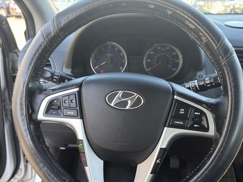 Hyundai Accent SE 5-Door 2012