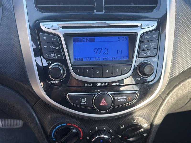 Hyundai Accent SE 5-Door 2012