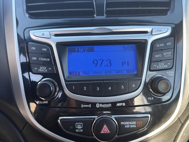 Hyundai Accent SE 5-Door 2012