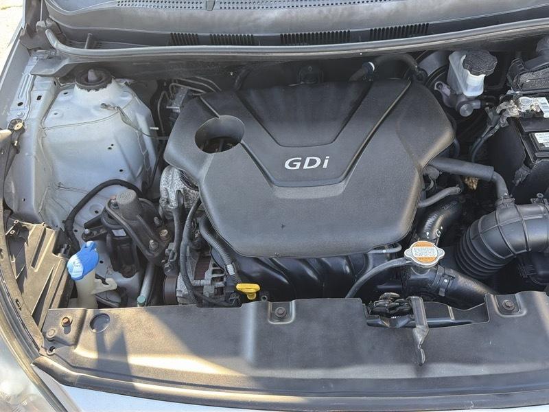 Hyundai Accent SE 5-Door 2012