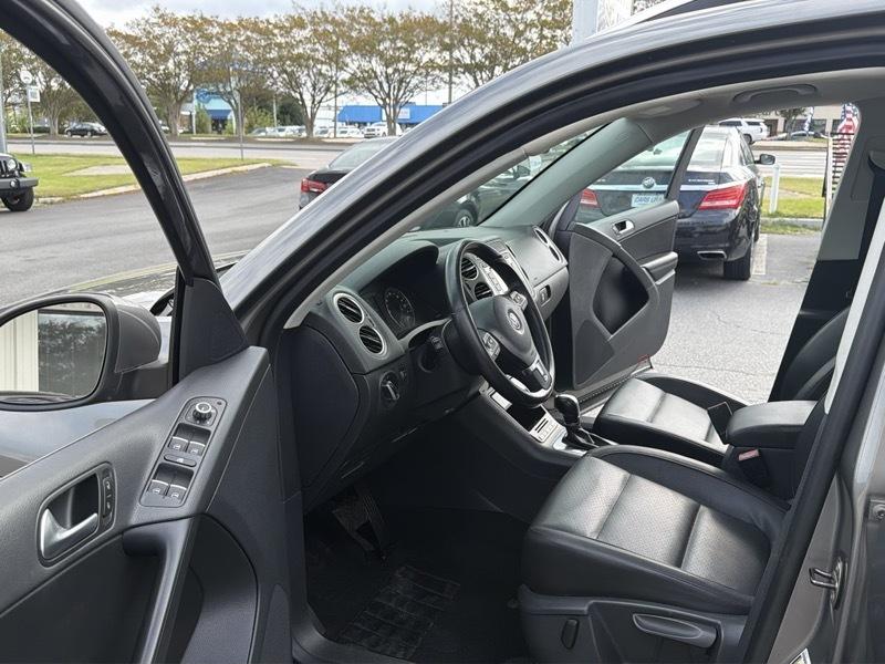 Volkswagen Tiguan SEL 2011