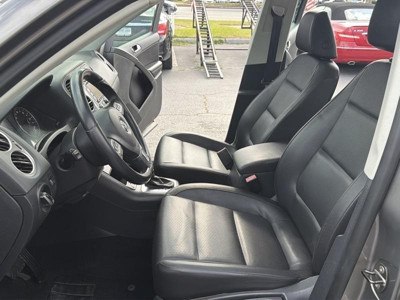Volkswagen Tiguan SEL 2011