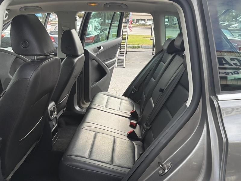 Volkswagen Tiguan SEL 2011