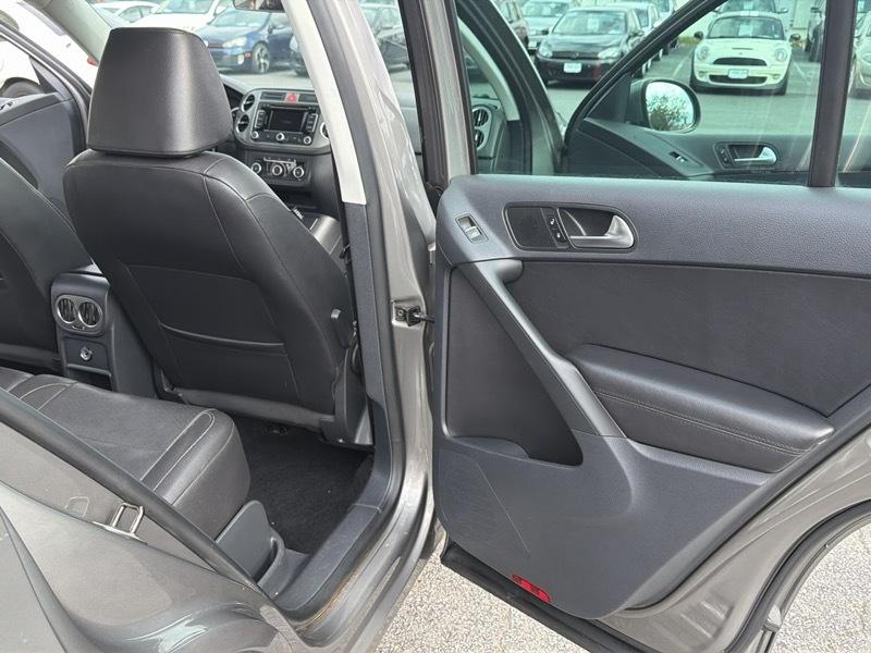Volkswagen Tiguan SEL 2011