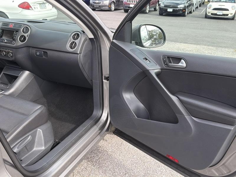 Volkswagen Tiguan SEL 2011