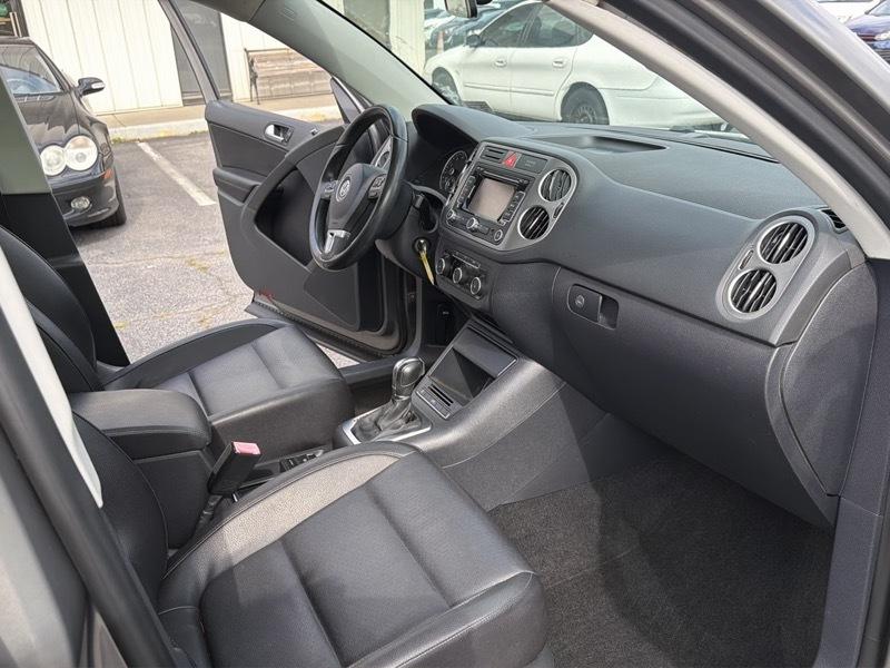 Volkswagen Tiguan SEL 2011
