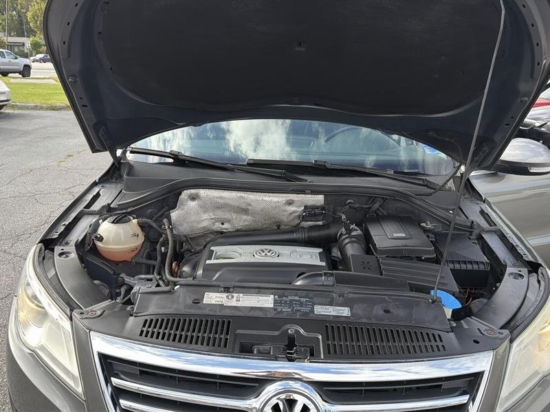 Volkswagen Tiguan SEL 2011