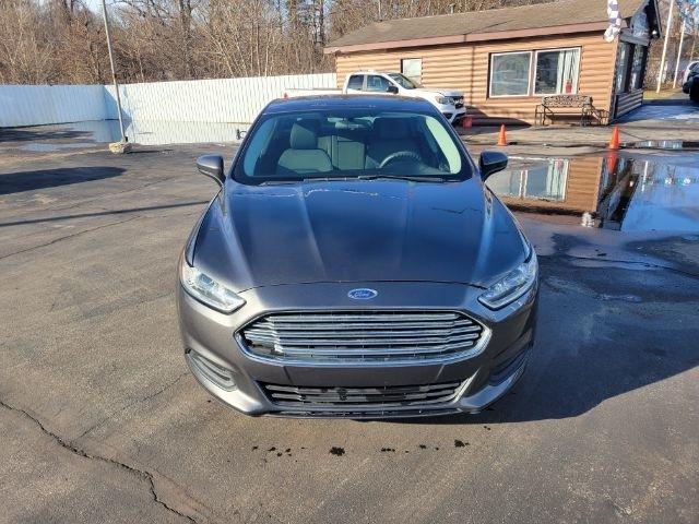 Ford Fusion S 2016