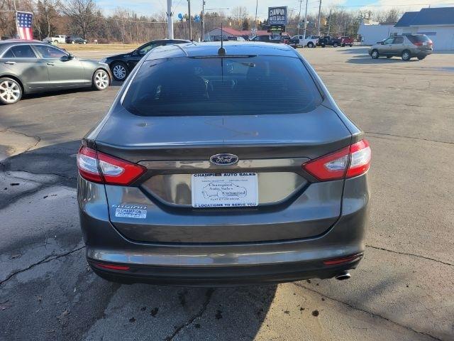 Ford Fusion S 2016