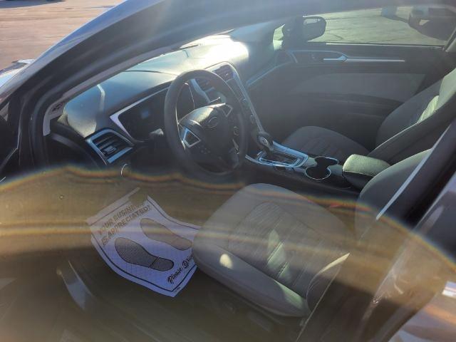 Ford Fusion S 2016