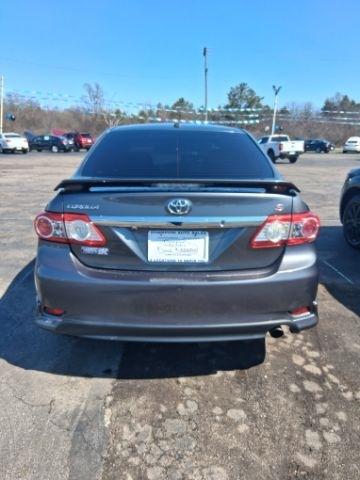 Toyota Corolla LE 4-Speed AT 2013