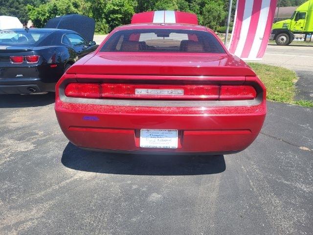 Dodge Challenger SE 2010