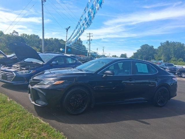 Toyota Camry SE 2020