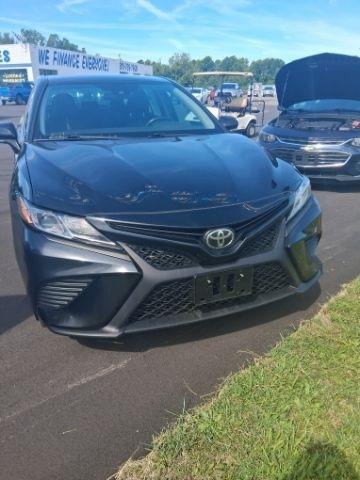 Toyota Camry SE 2020