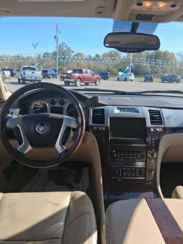 Cadillac Escalade AWD Luxury 2011