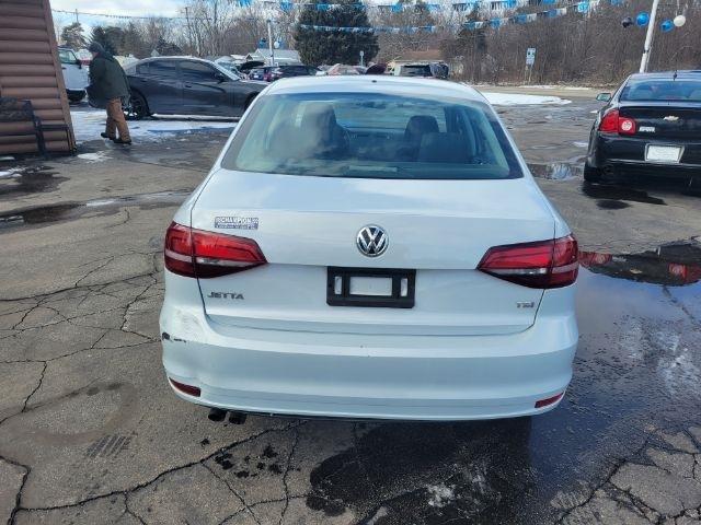 Volkswagen Jetta 1.4T S 6A 2017