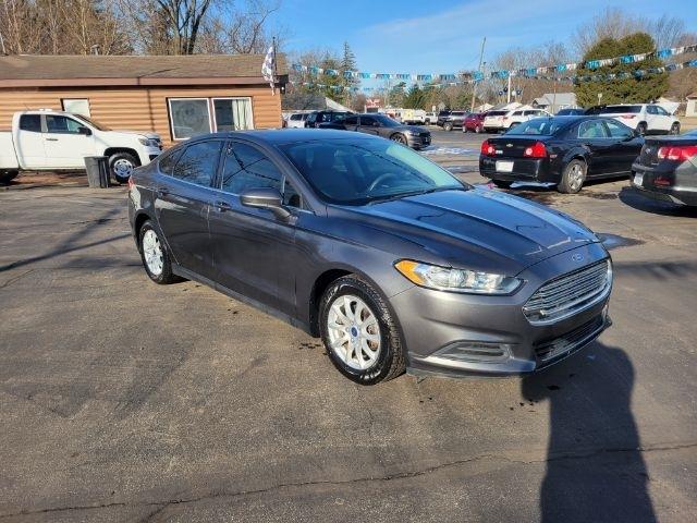 Ford Fusion S 2016